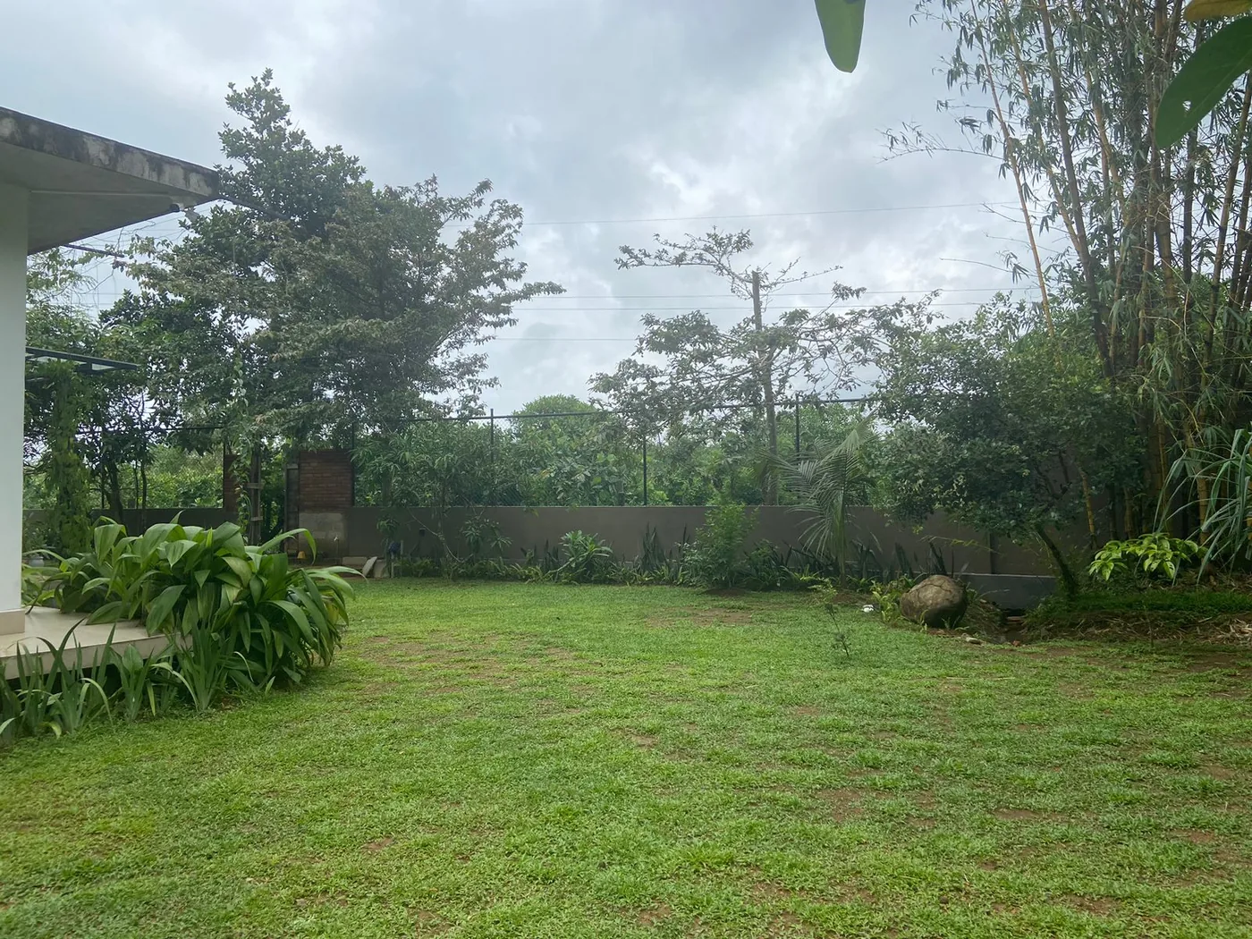 Garden lawn at Goraka Villa